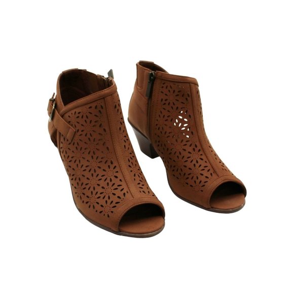 Easy Street Dakota Sandals (Women) - Picture 1 of 7